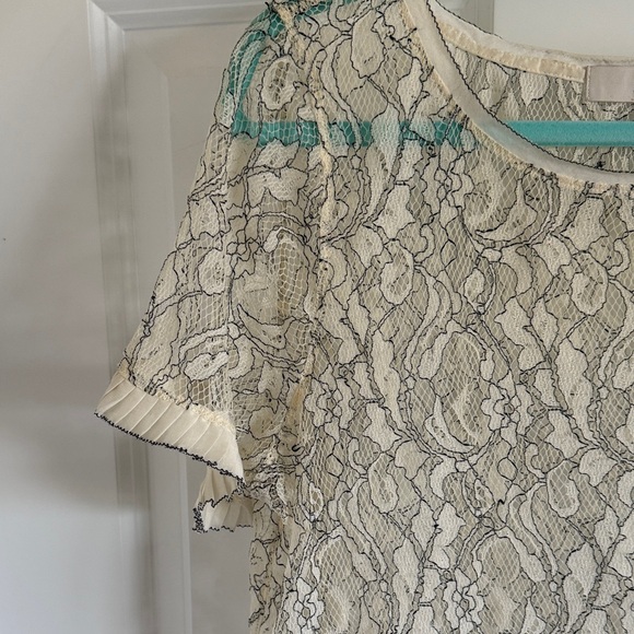 LOFT Beige Lace Blouse with Black Accents Size Medium - Picture 3 of 7